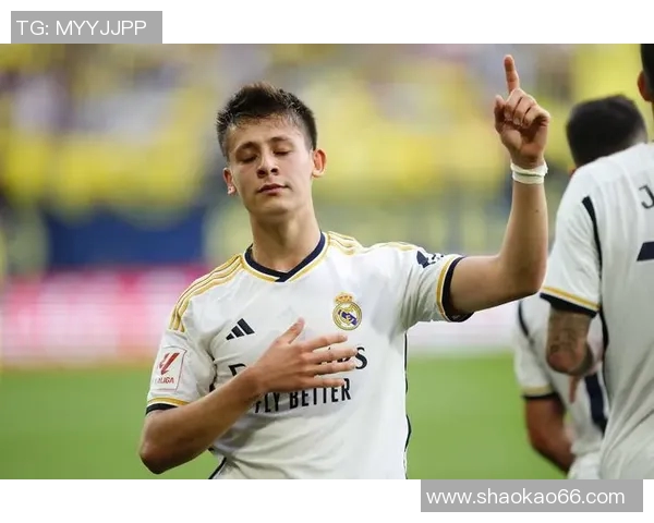 英国足球明星离队引发热议球迷们对未来新星充满期待