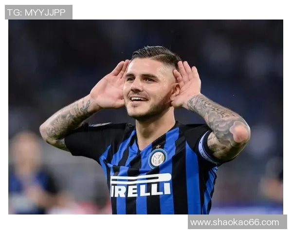 足球明星与他的男友携手共度甜蜜时光展现爱情与事业的双重辉煌